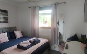 Kinghorn - Private Room, Own Entrance, Ensuite, Sunroom & Views